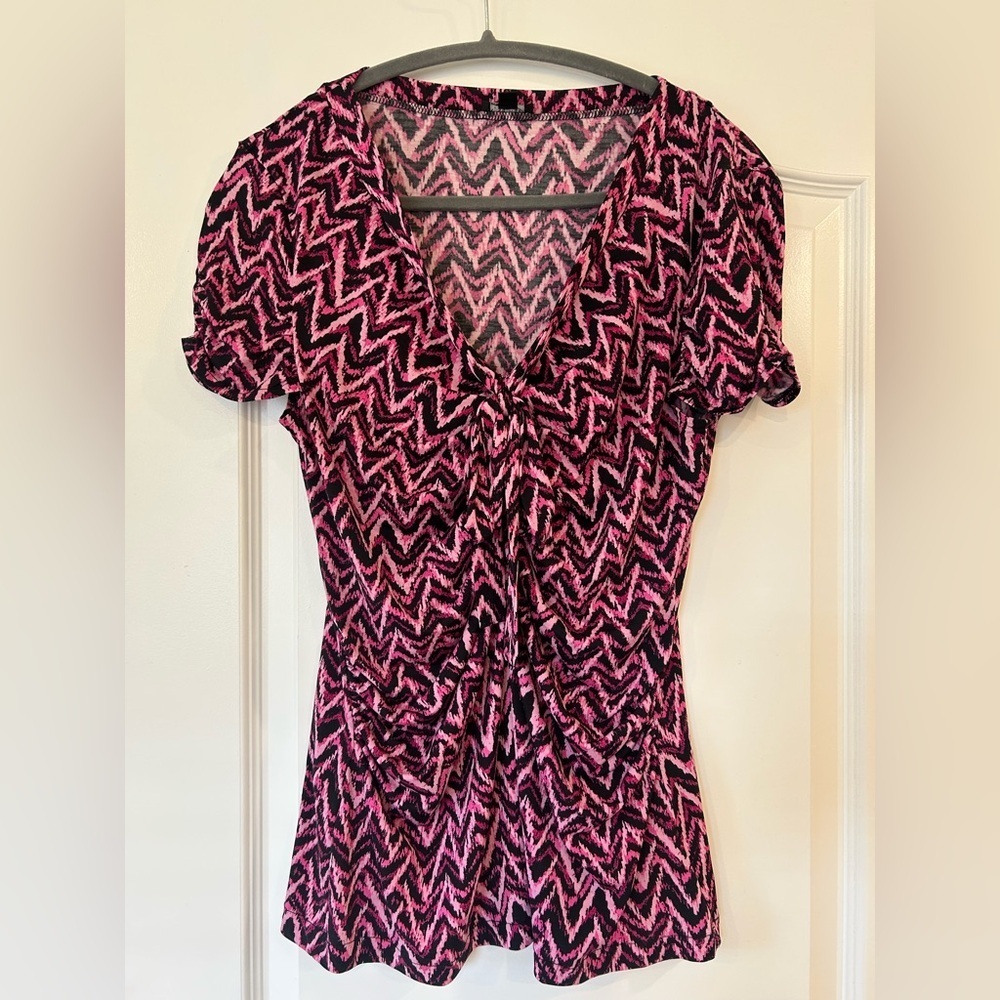 EUC Nine West Short Sleeve V Neck Blouse With Tie Detail